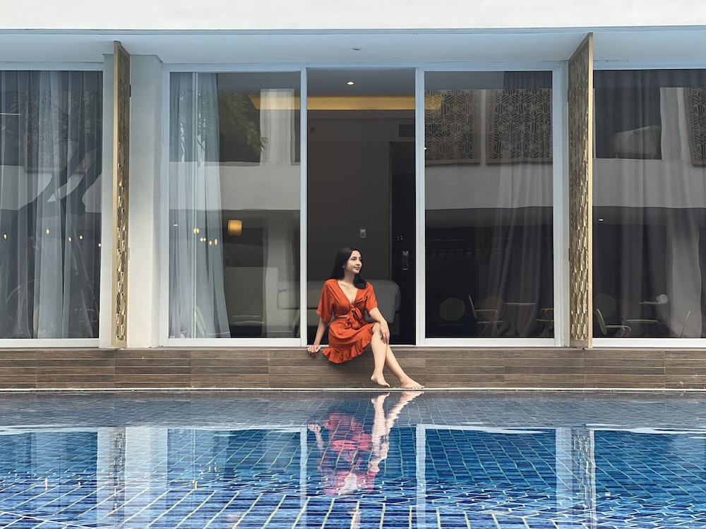 Sunday Hotel Arshika Sunset Road 41/60