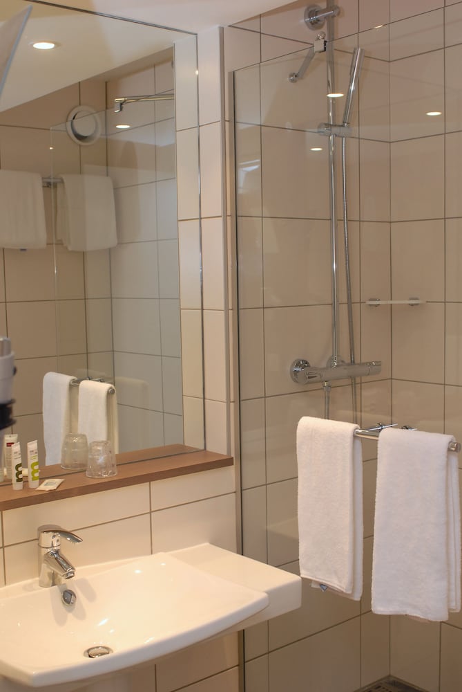Mercure Caen Centre Port de Plaisance 25/75