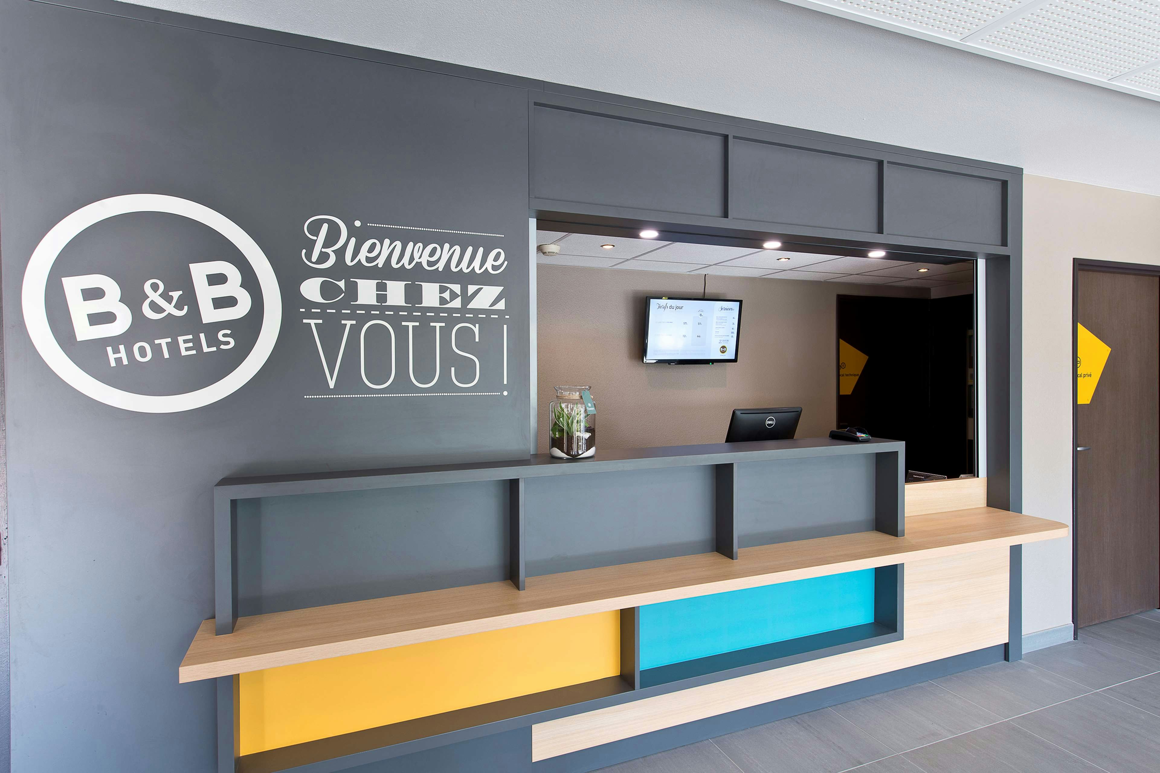 Lobby at B&B HOTEL Pau Zenith, PAU