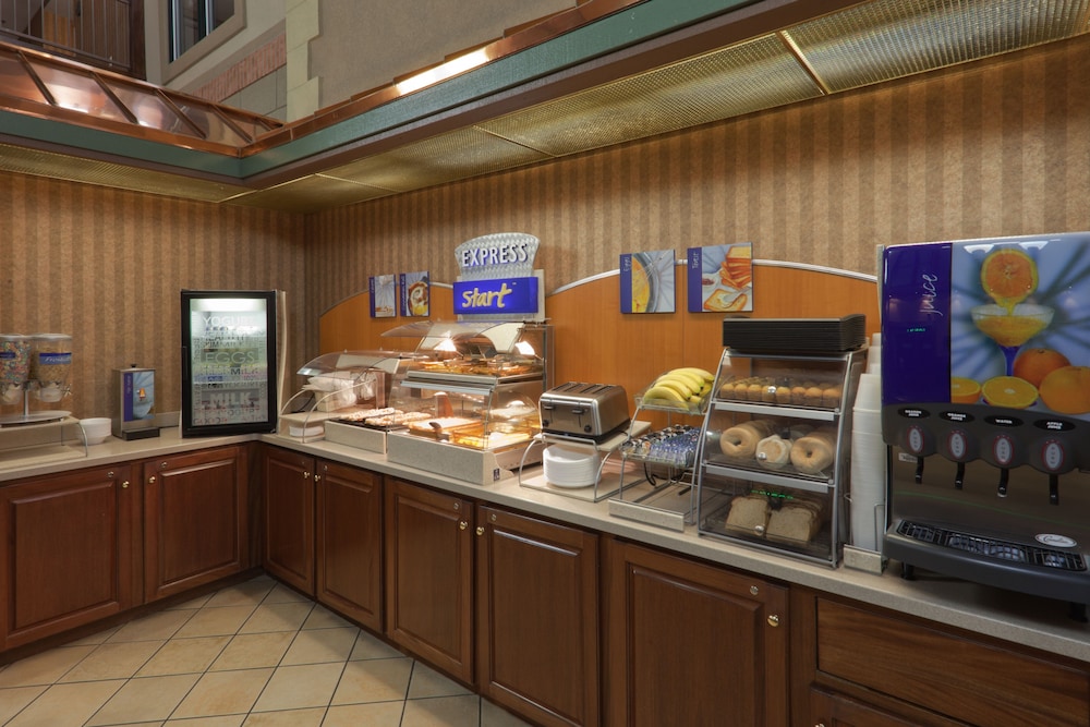 Holiday Inn Express And Suites Deadwood Gold Dust Casino 56/78