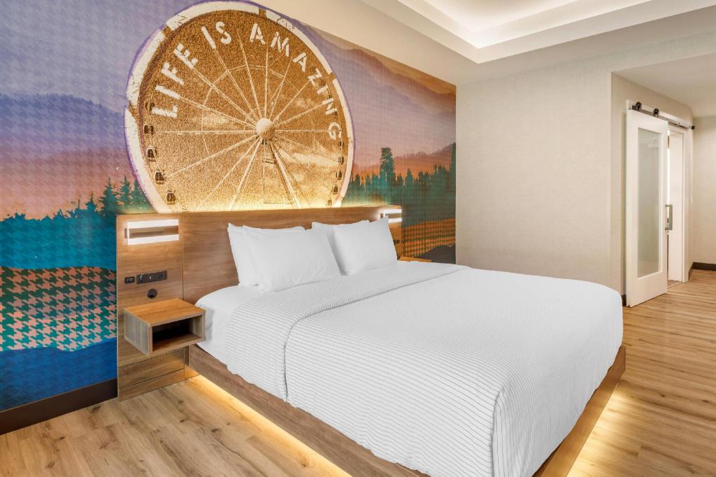 ROOM, KING BED, ACCESSIBLE