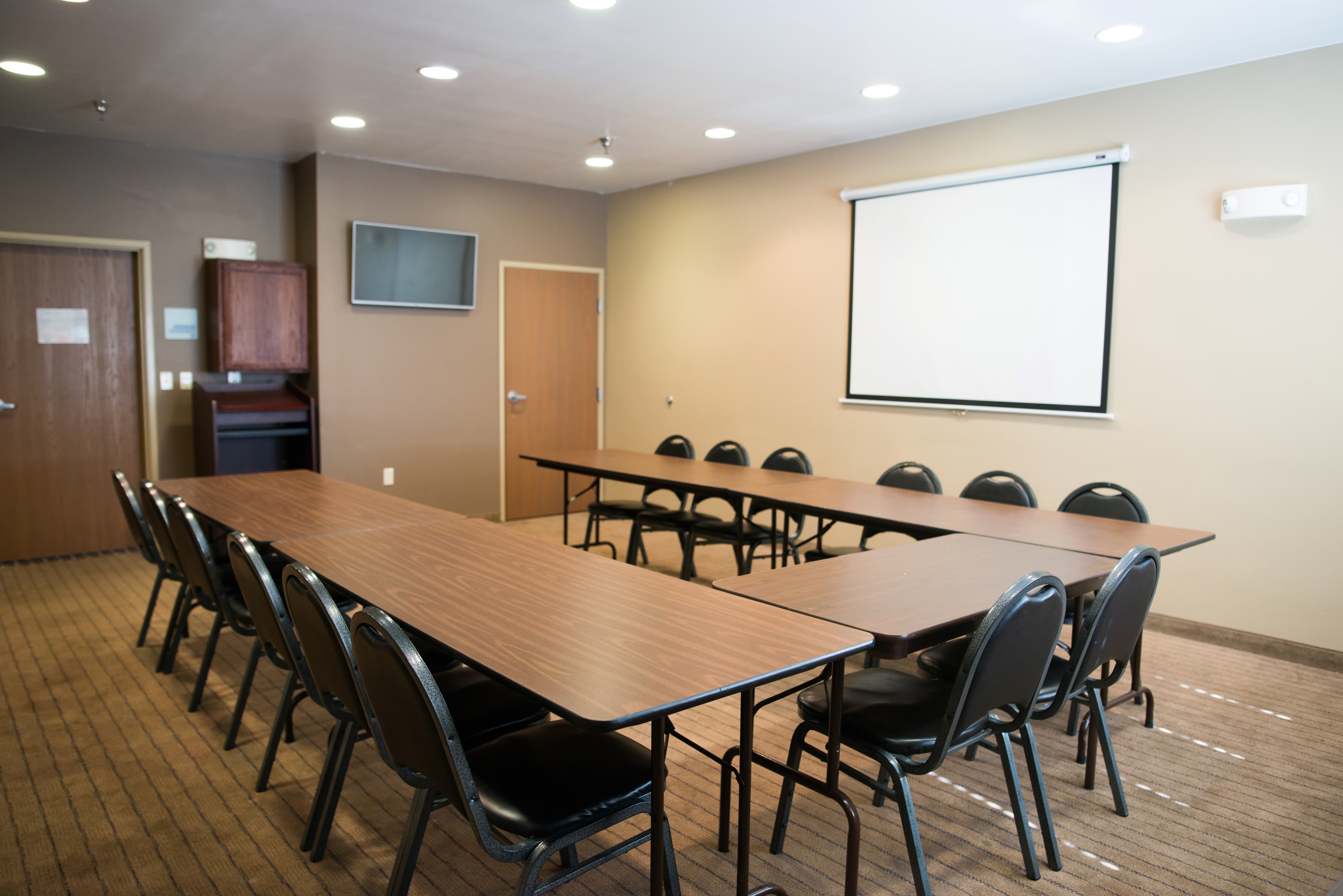 Holiday Inn Express Devils Lake 17/21