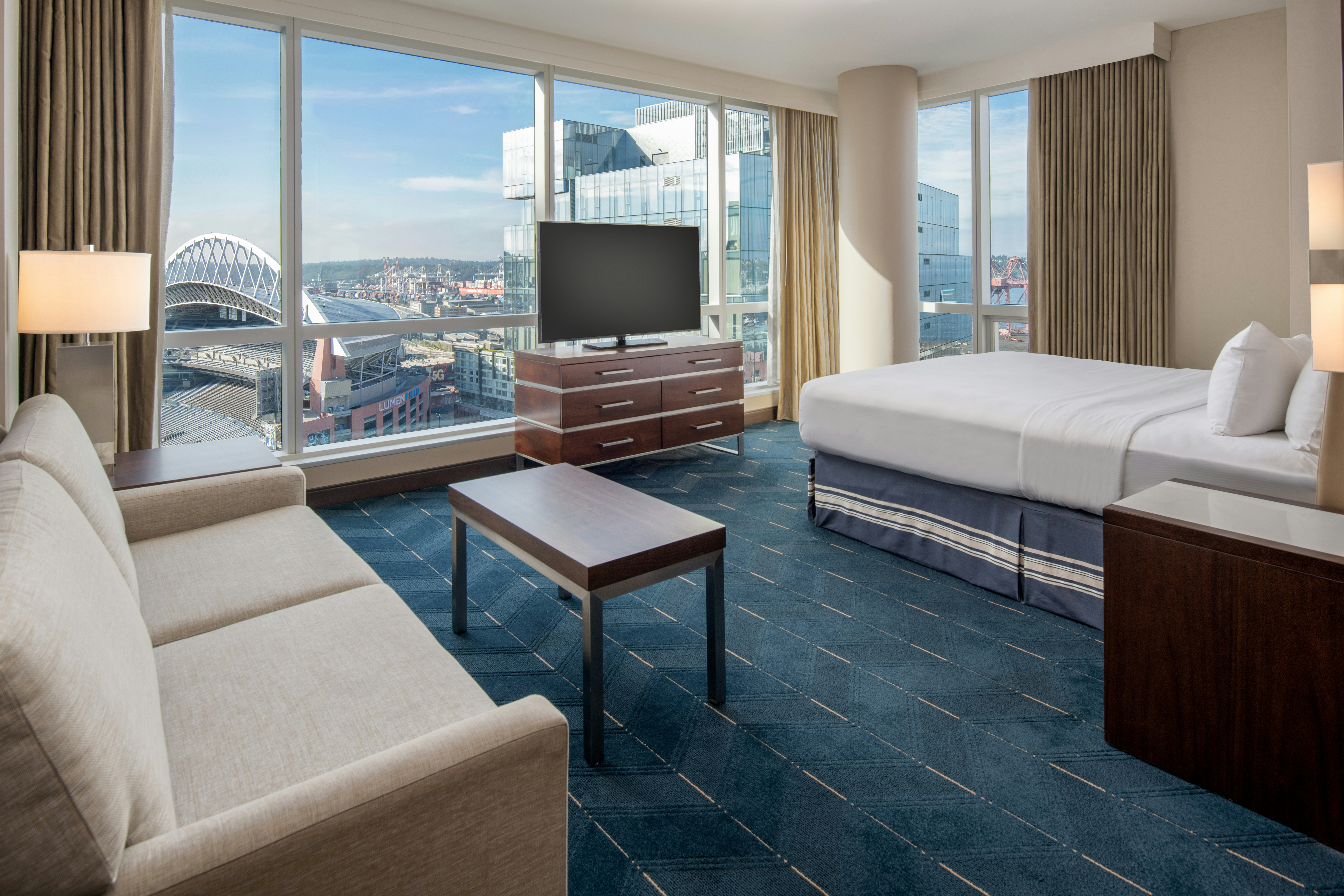 Stadium, Studio, King Bed, Corner