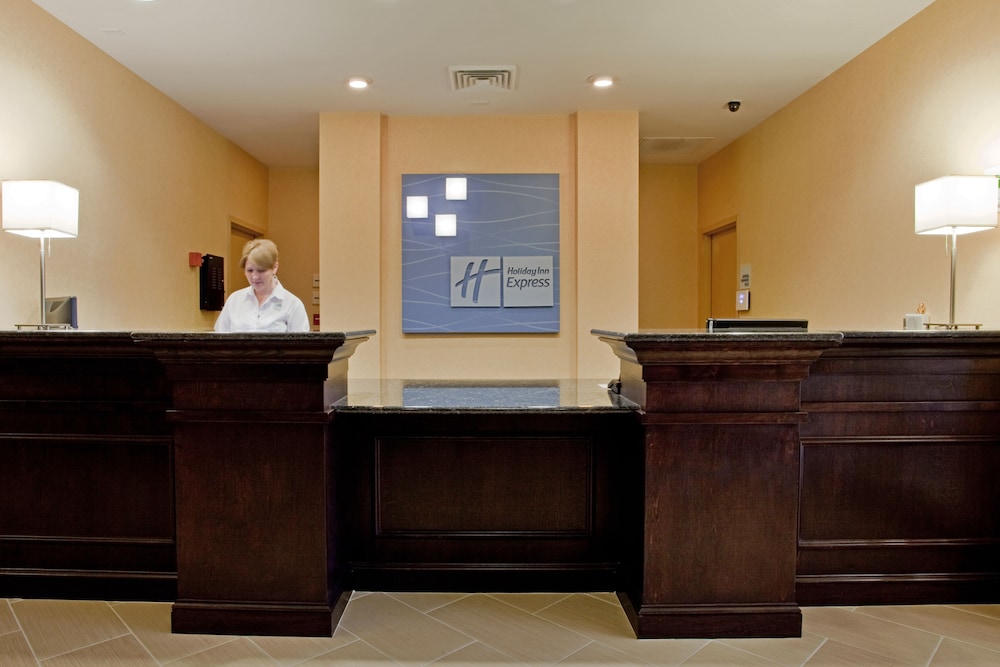 Holiday Inn Express Hotel and Suites Raleigh Sw Nc State 11/80
