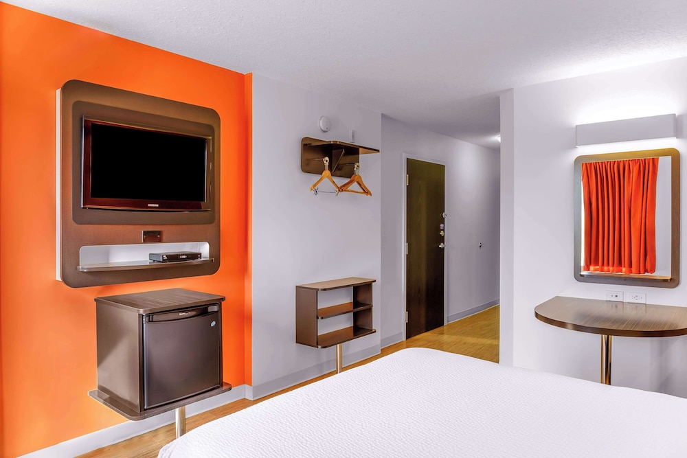 Motel6 Swift Current Sk 24/44