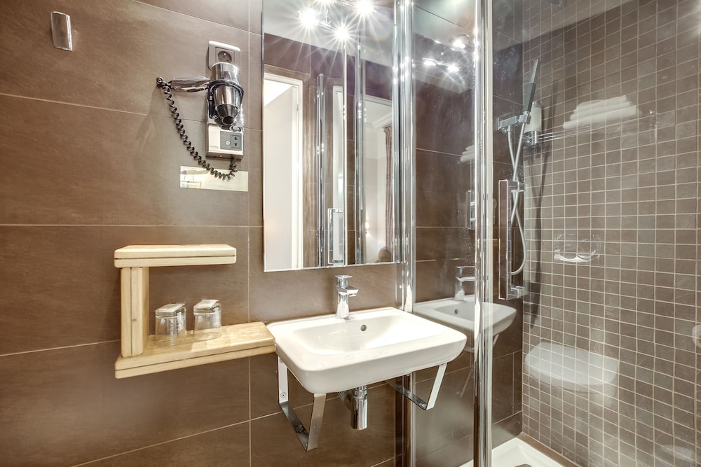 HOTEL OPERA MAINTENON 49/50