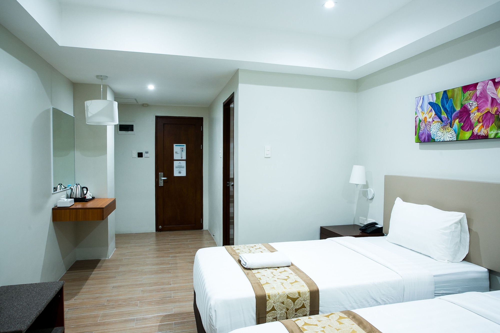 PLUS, DELUXE, TWIN BEDS, ACCESSIBLE