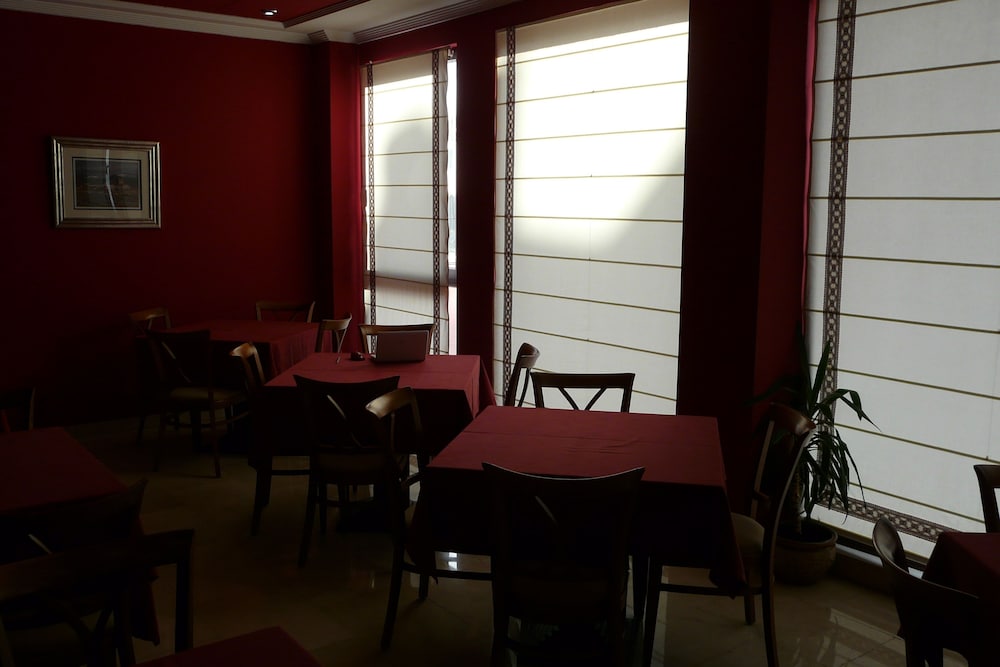 restaurant cafeteria