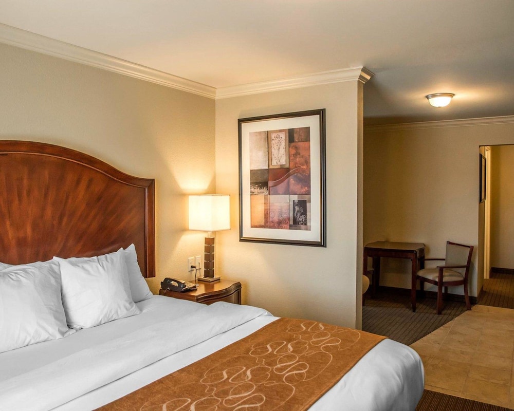 Spark by Hilton Cincinnati Fairfield 16/42