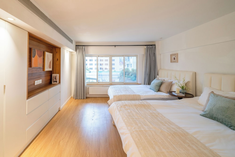 Senior, 5 Bedrooms, Apartment, City View