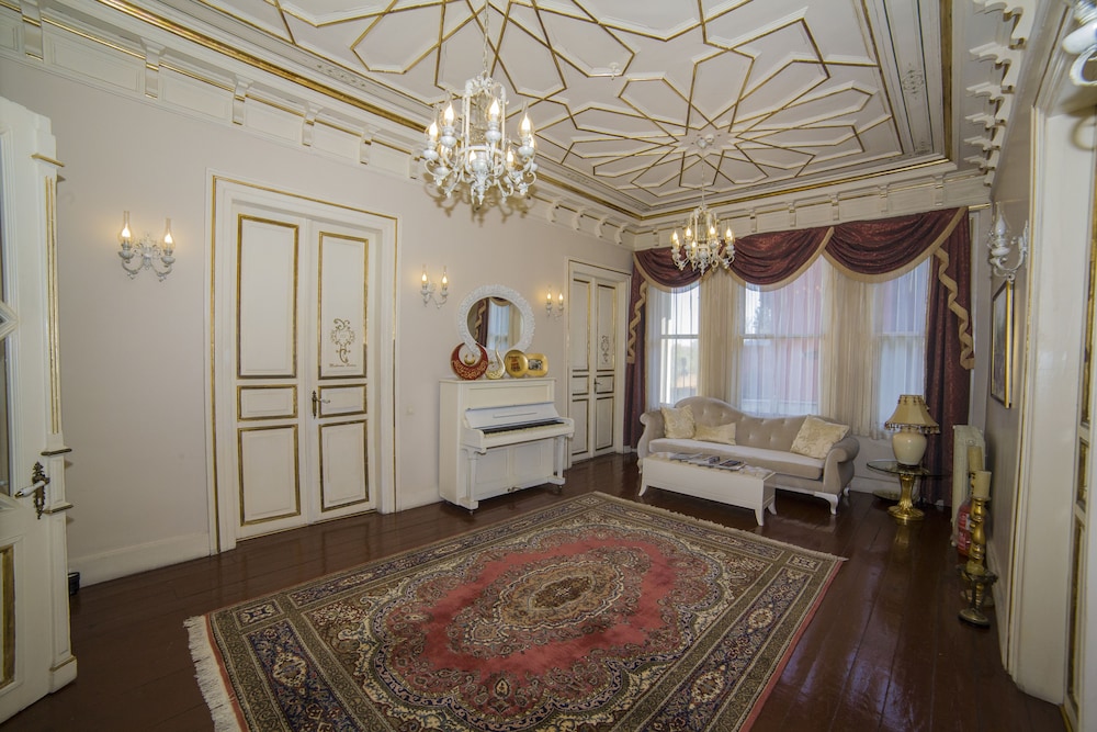 HHK Hotel 10/50