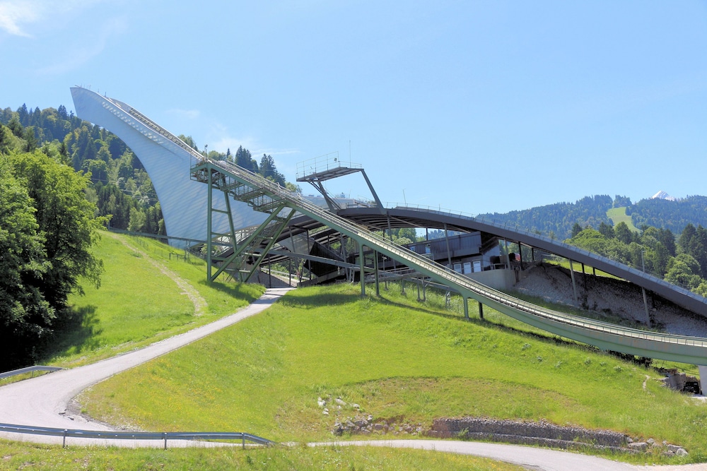REINDL'S PARTENKIRCHNER HOF 41/74