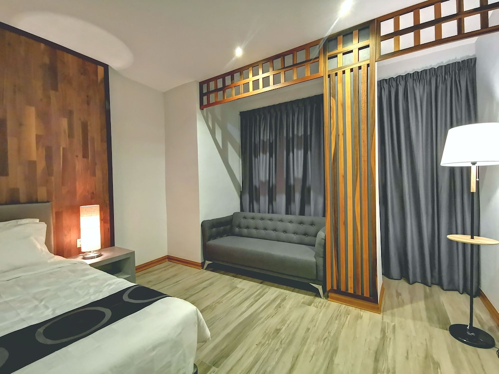 FRAME HOTEL 28/51