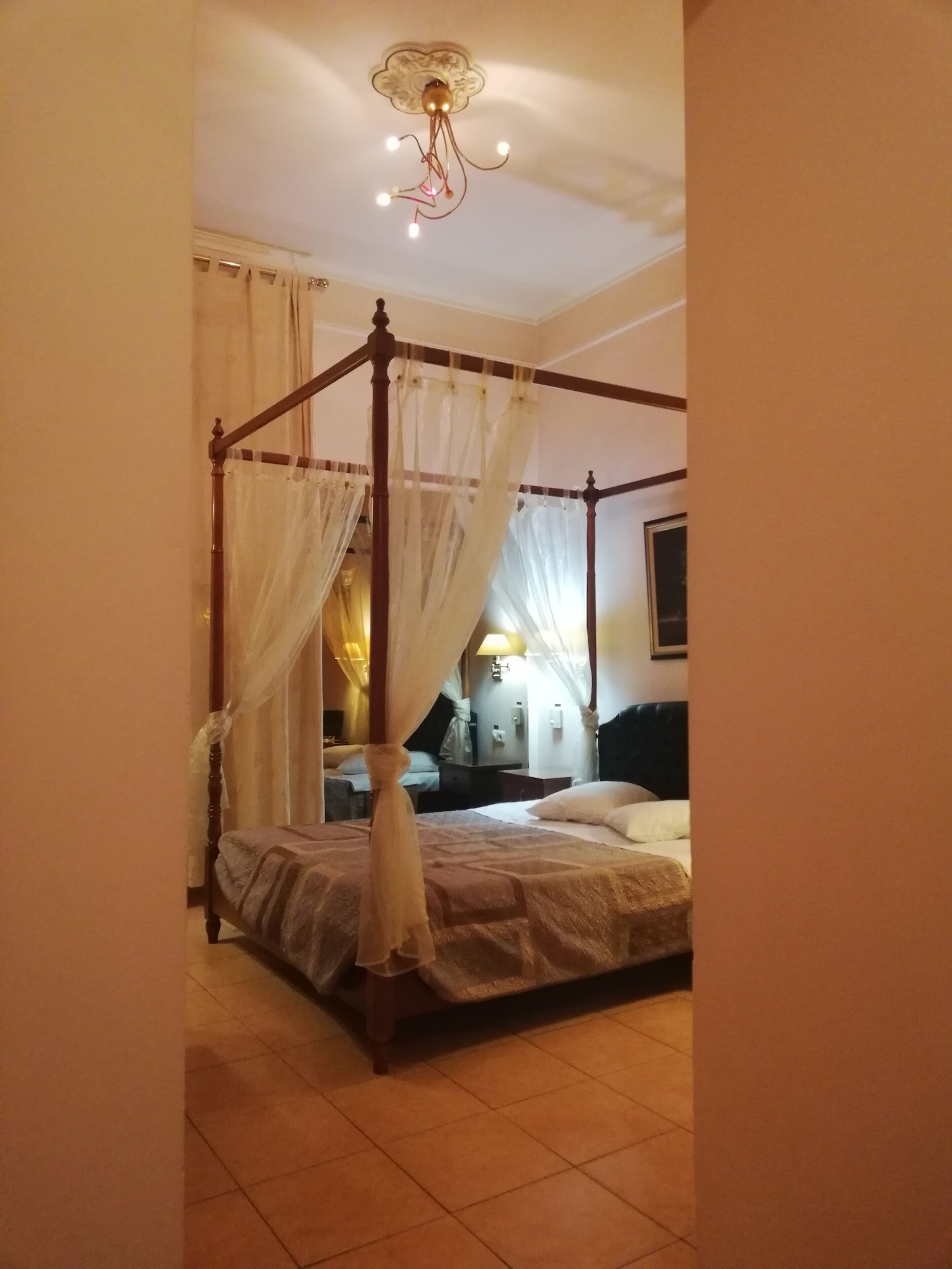 SUPERIOR, DOUBLE BED, JETTED TUB