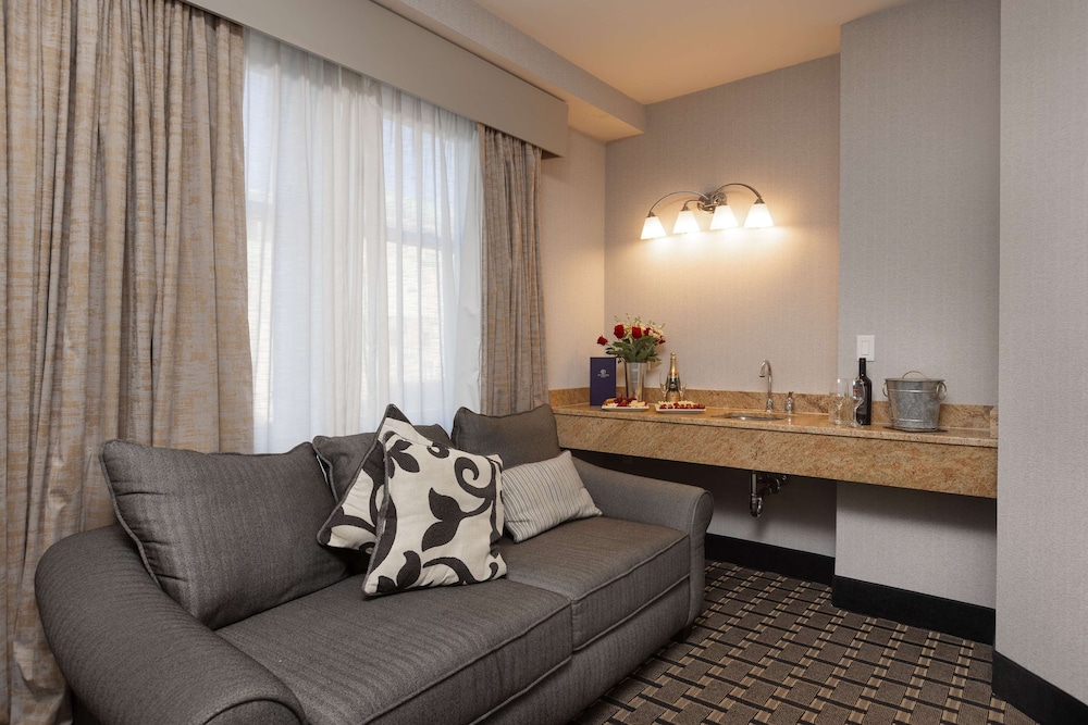 Inn at the Colonnade Baltimore a DoubleTree by Hilton Hotel 53/96