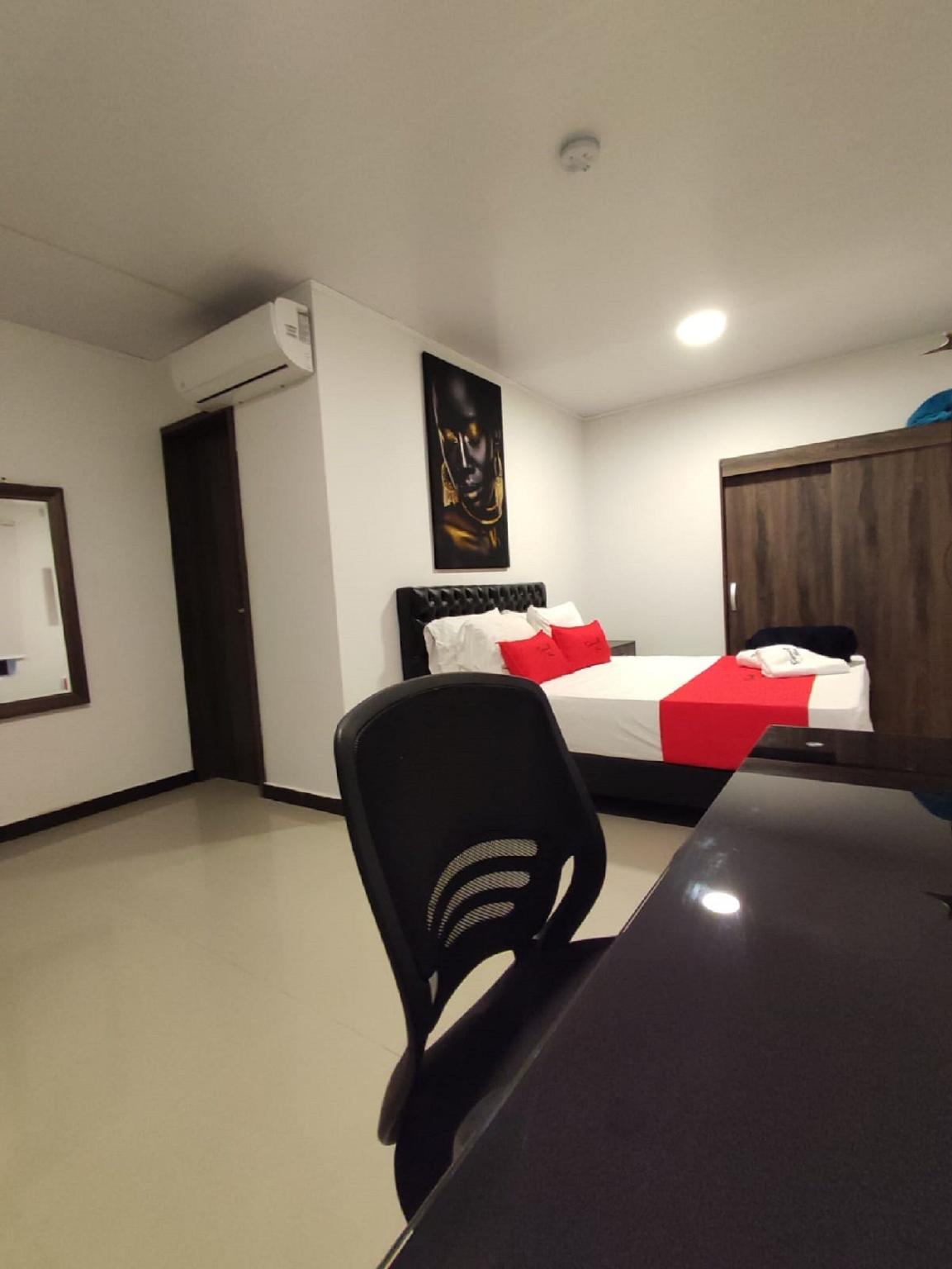 Hotel Galyrod House 6/25