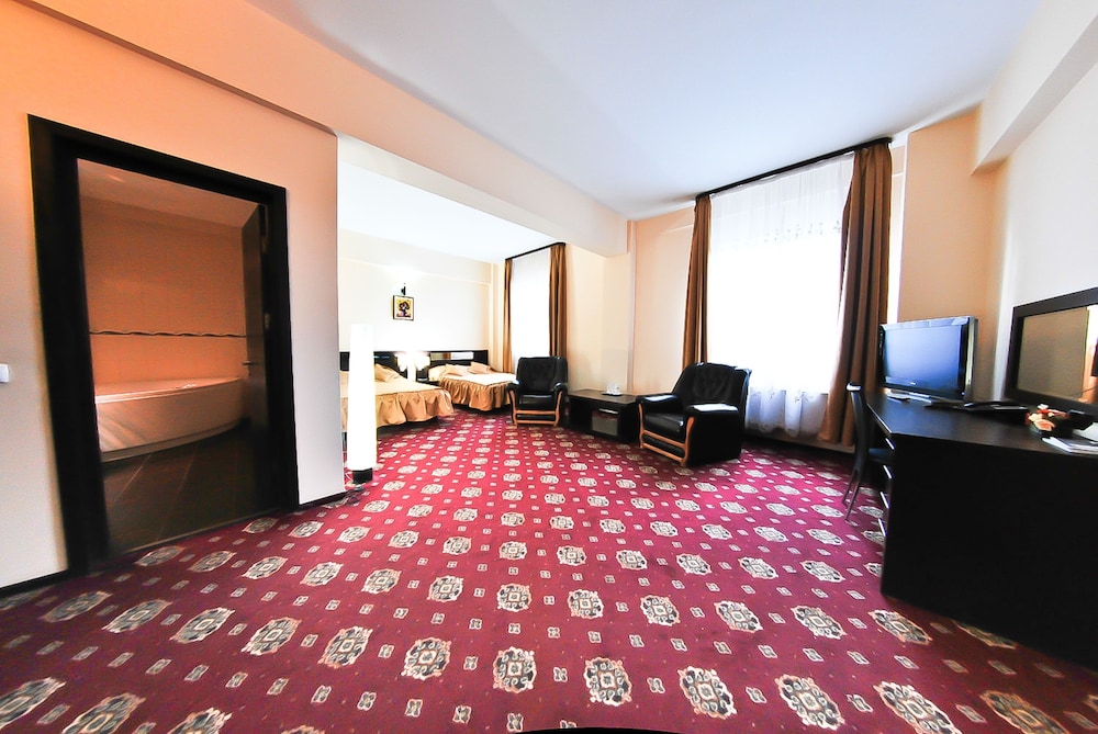 Magic Trivale Hotel 12/34
