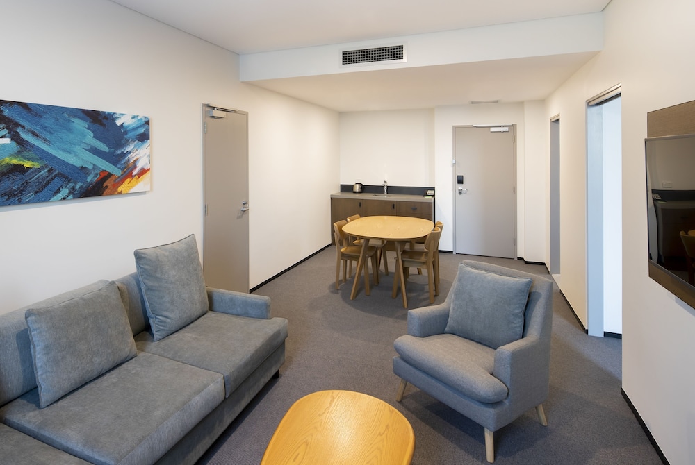 HOLIDAY INN SYDNEY ST MARYS 47/78