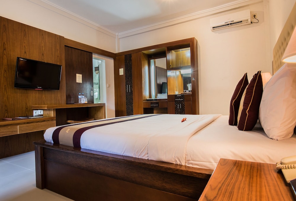 LAGOON, POOL, SUPERIOR, DOUBLE BED