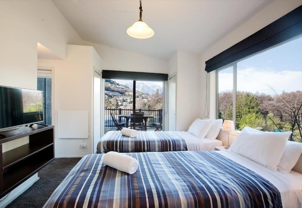 PREMIUM, CABIN, MULTIPLE BEDS