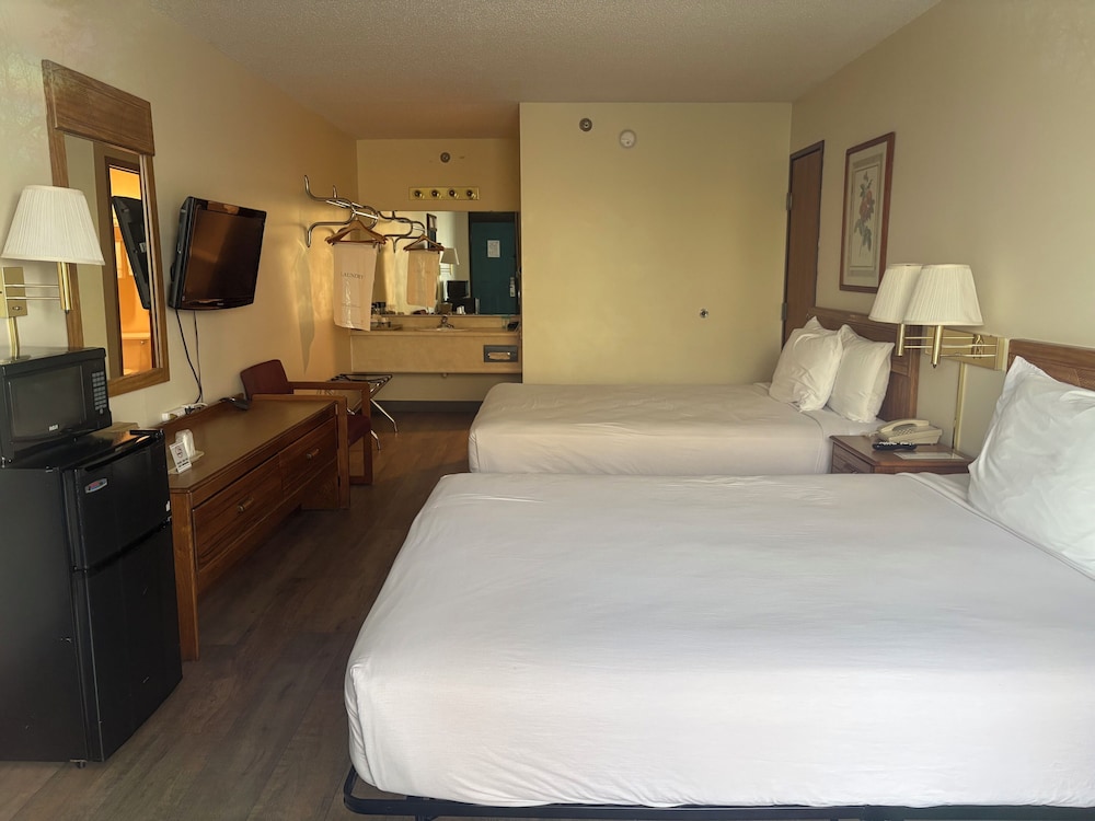 غرفة بسريرين كوين يُسمح فيها بالحيوانات الأليفة، Ozark Valley Inn 3/7