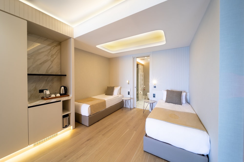 DELUXE, SUITE, MULTIPLE BEDS, SEA VIEW