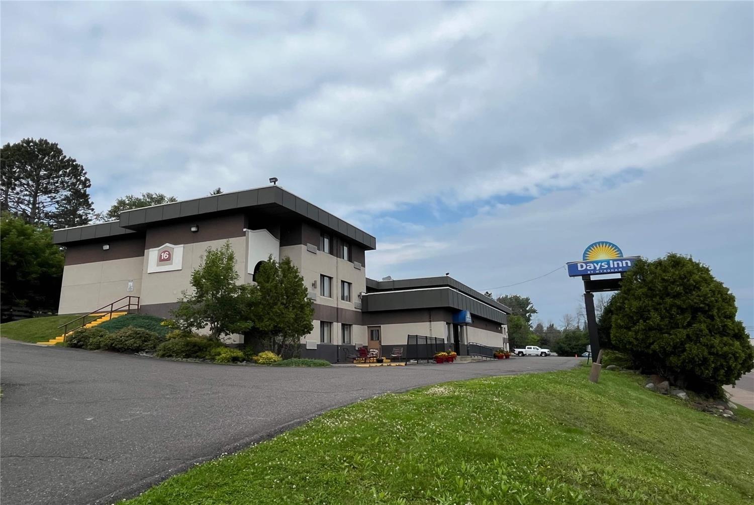 Days Inn by Wyndham Duluth Lakewalk 24/25