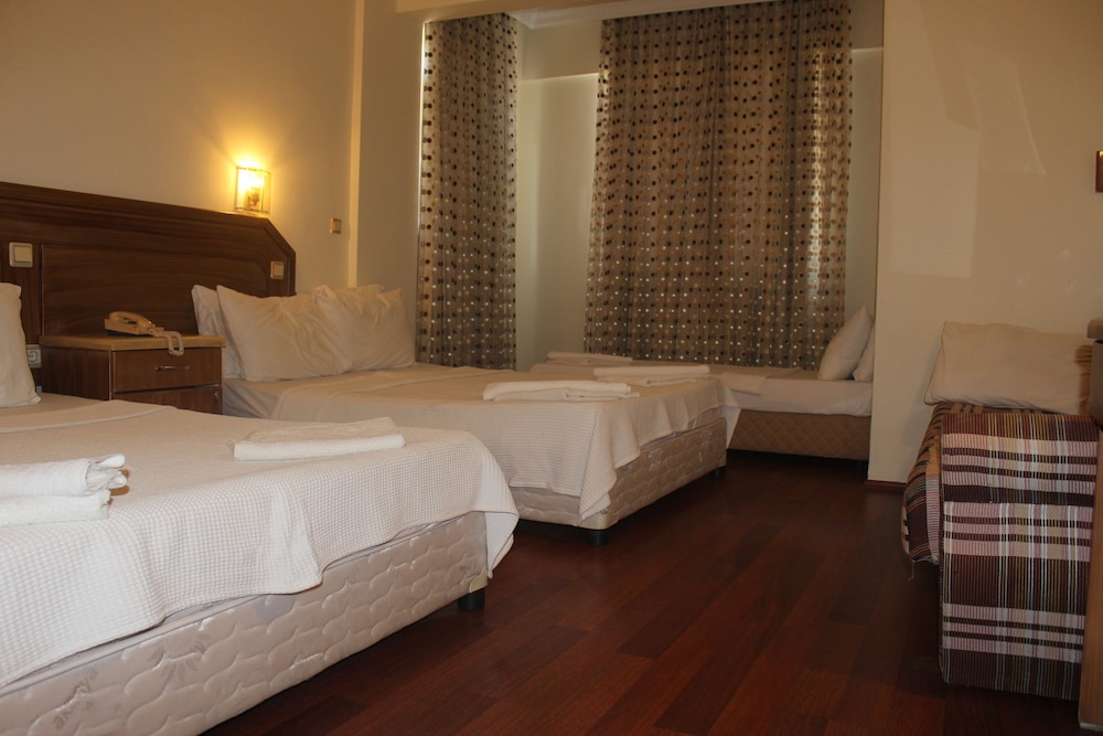 Hotel Berlin 8/43
