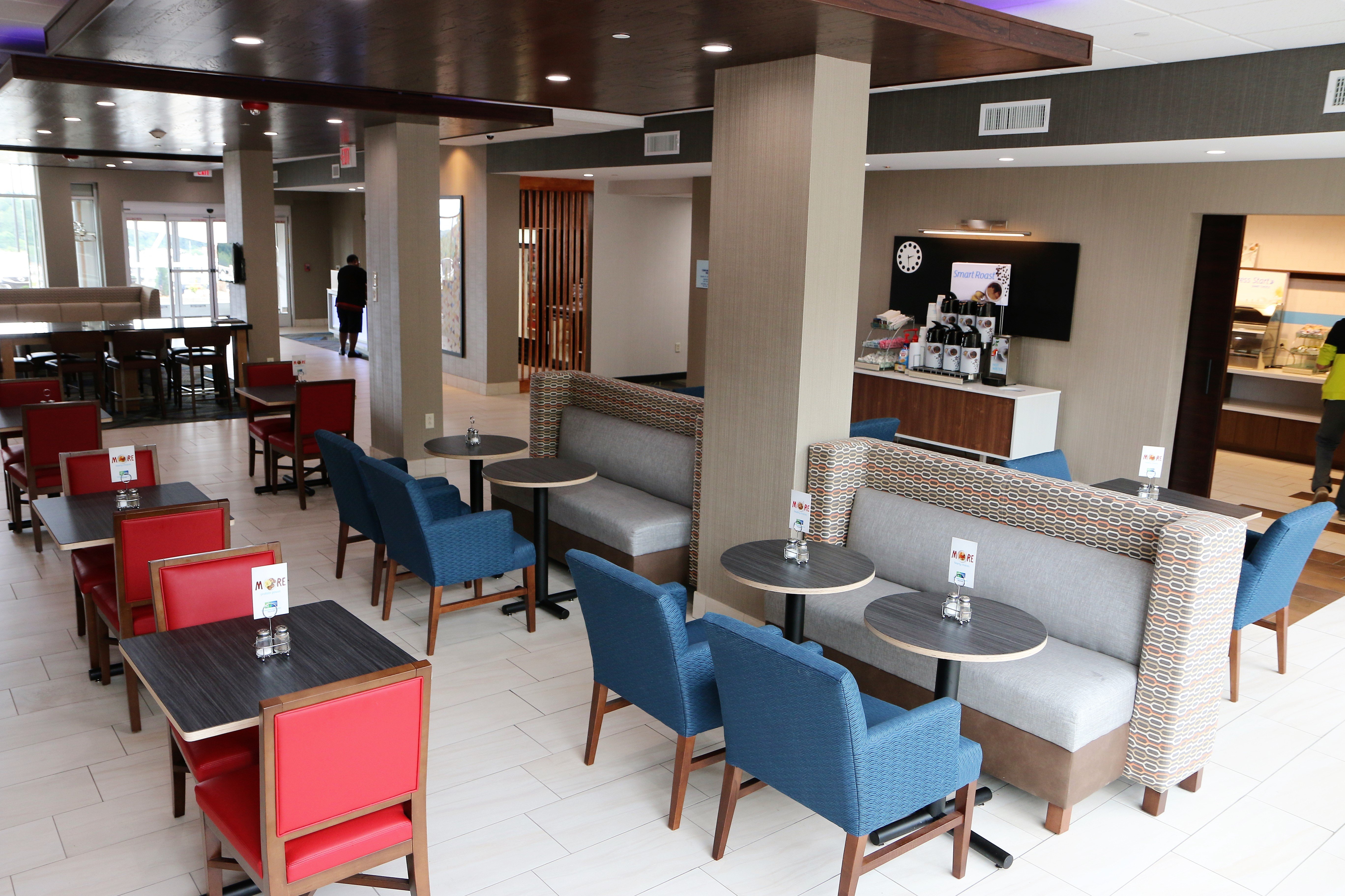 Holiday Inn Express Suites Alabaster 26/41