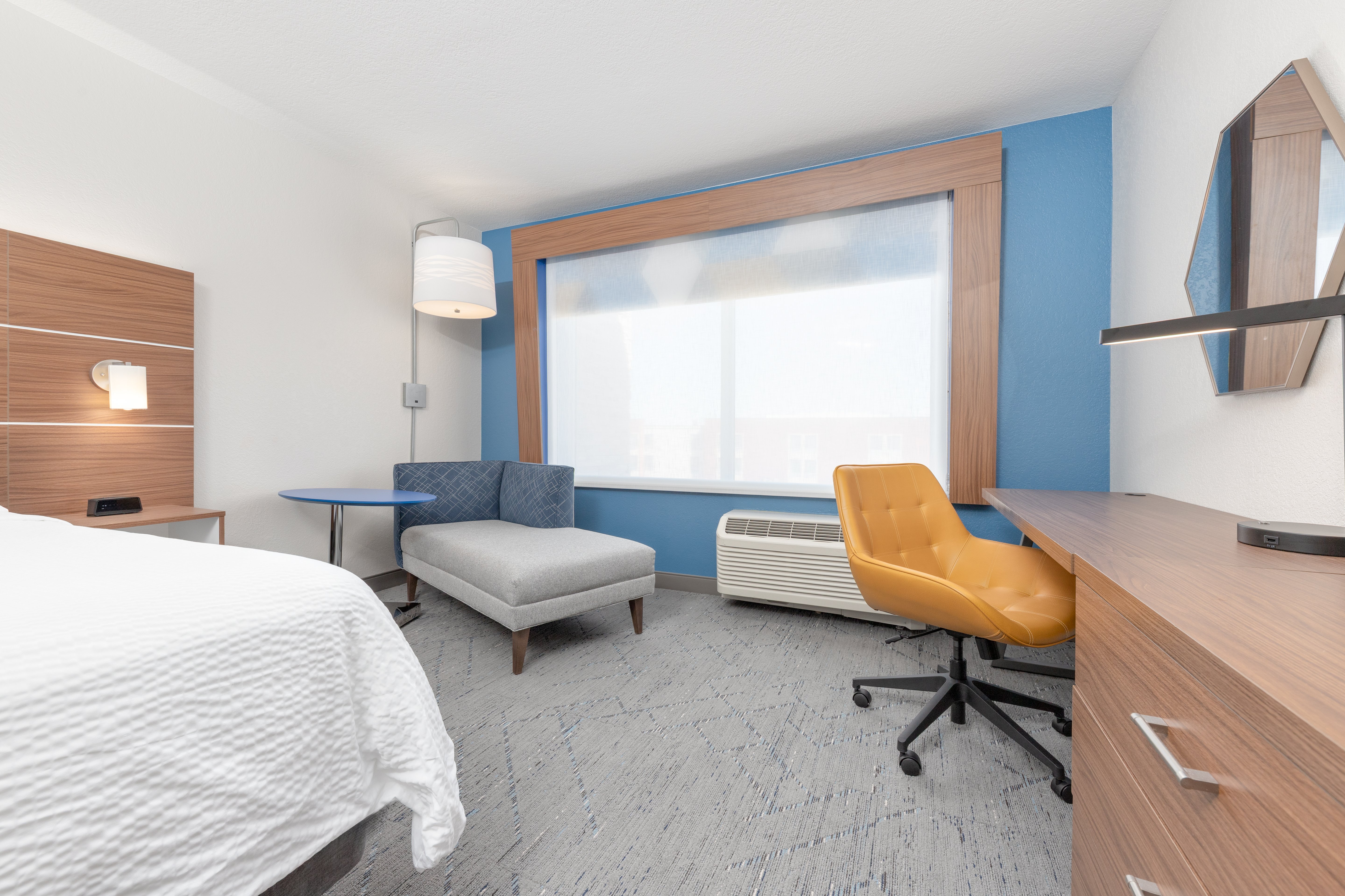 HOLIDAY INN EXPRESS & SUITES MOORE 38/75
