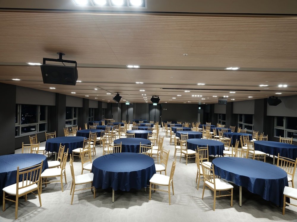Ramada Encore by Wyndham CheonAn 42/50