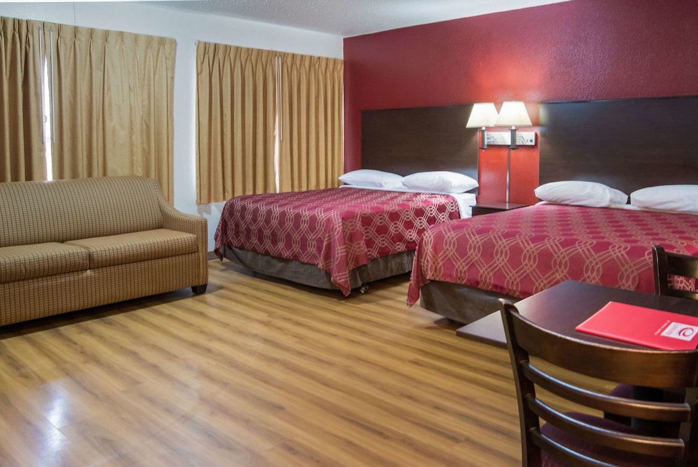 Bend Inn Suites Ex Econo Lodge 17/28