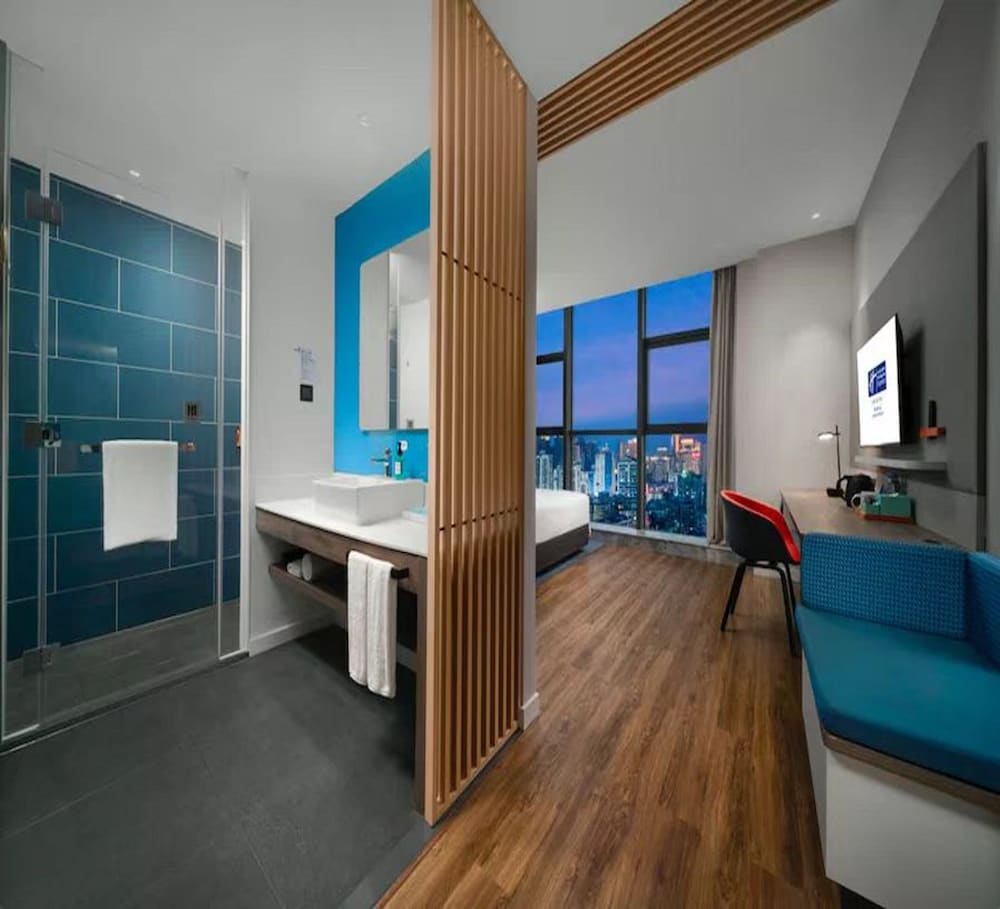 Holiday Inn Express Wuhan Optical Valley 47/63