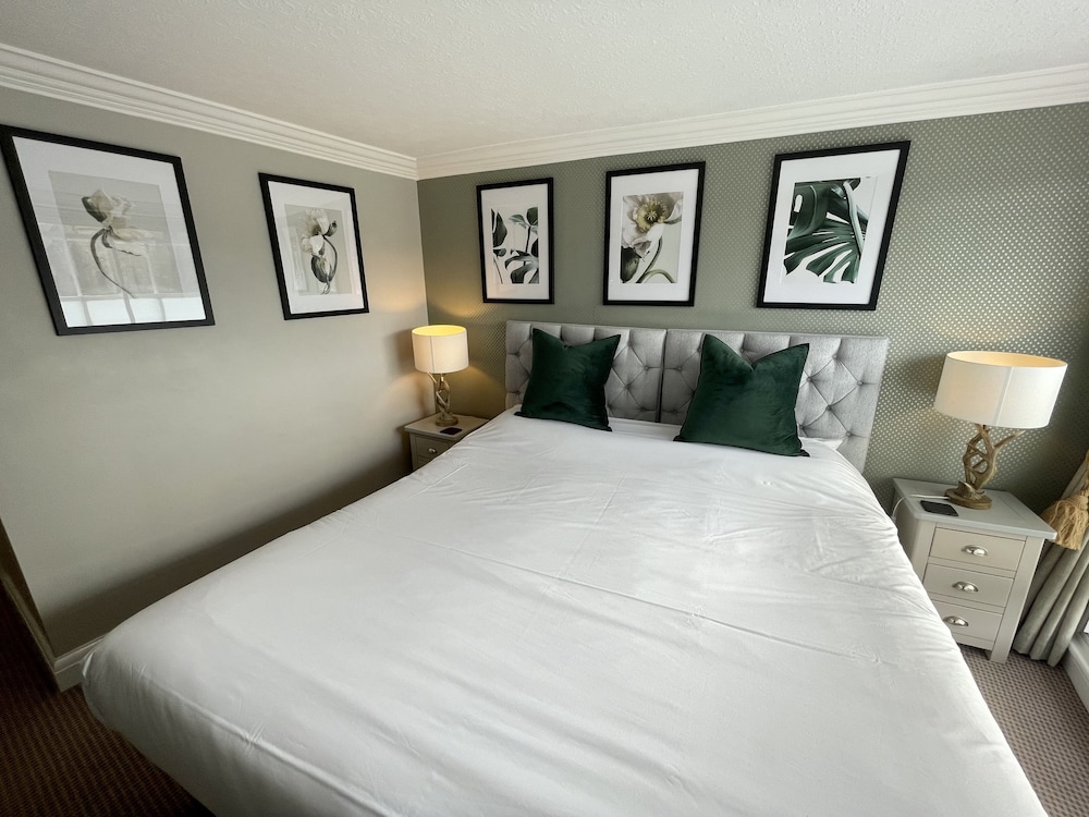 The Abbey Hotel 9/50