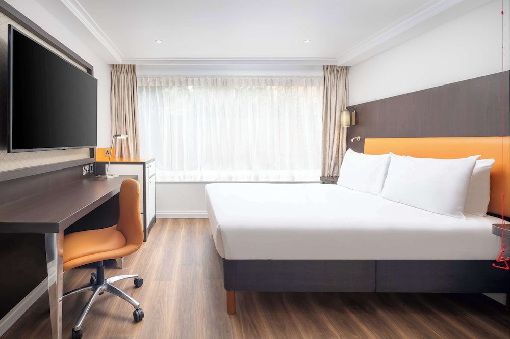 ROOM, QUEEN BED, ACCESSIBLE