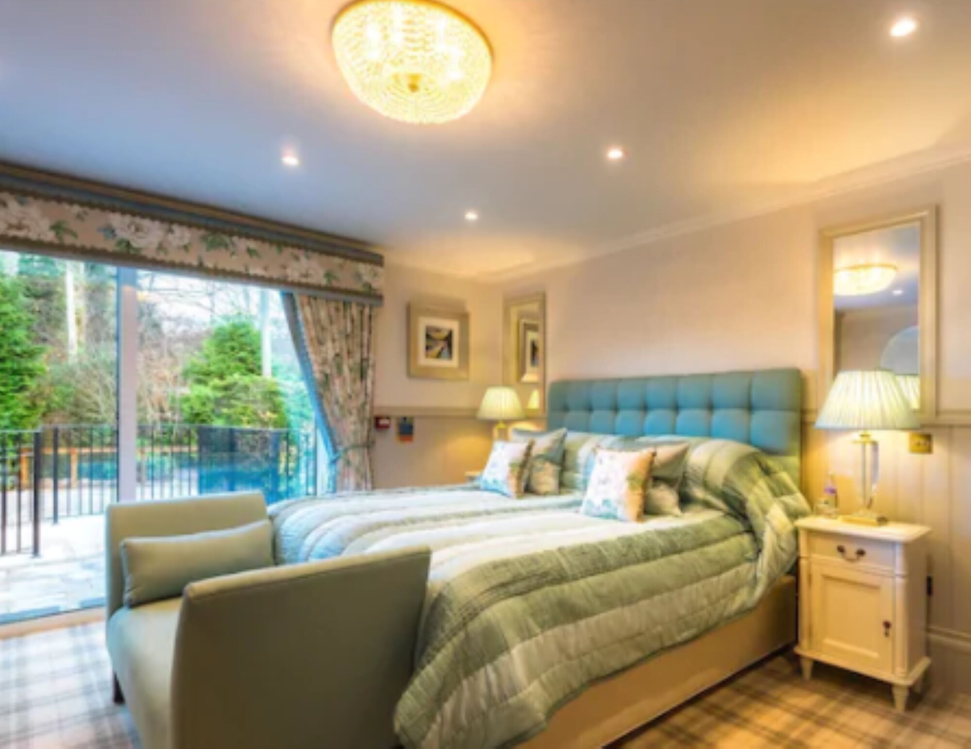 Gate, Lodge, King and Twin Beds