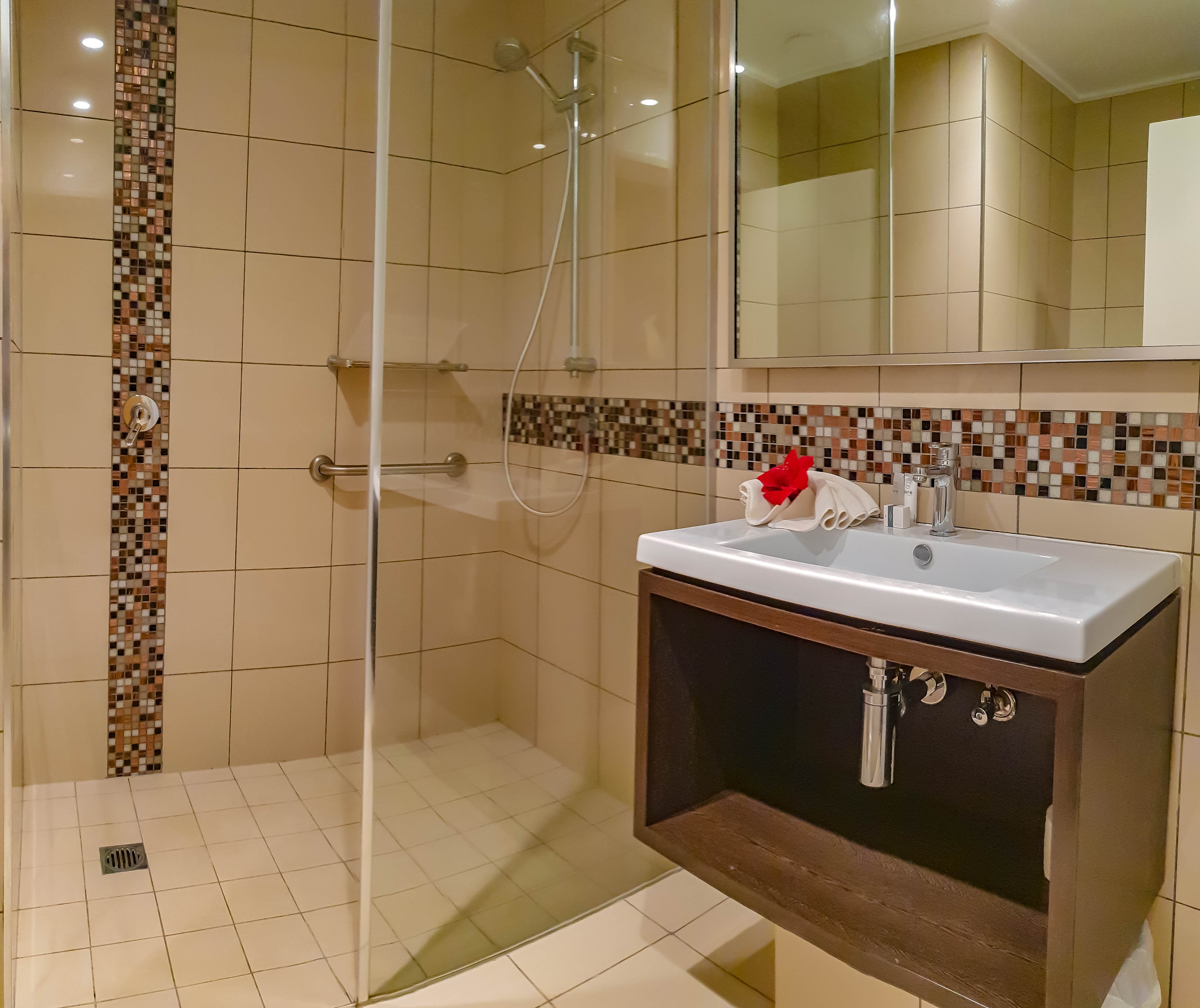 Highlander Hotel and Apartments 50/51