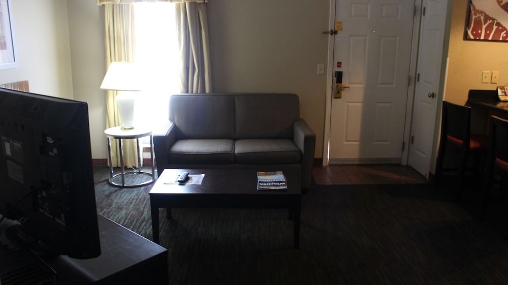 Hawthorn Suites By Wyndham Wichita East 24/35