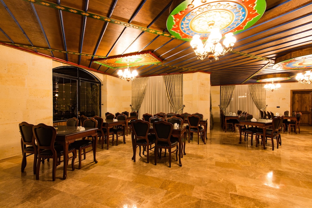 Empire Cave Hotel 35/50
