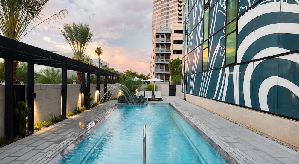 Sentral Phoenix Alloy Midtown 37/44