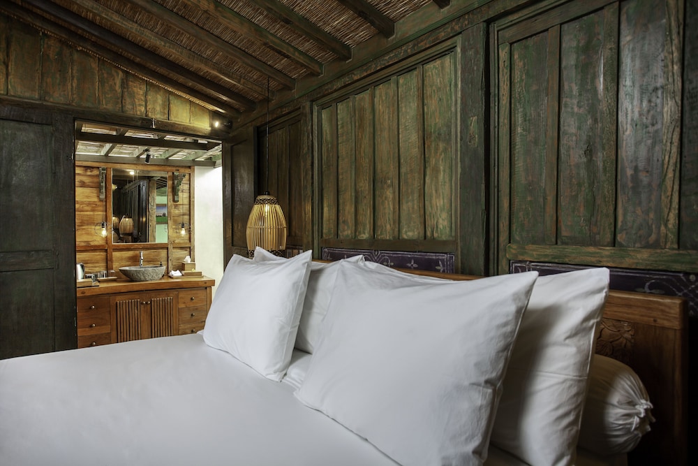 WOODEN, SUITE
