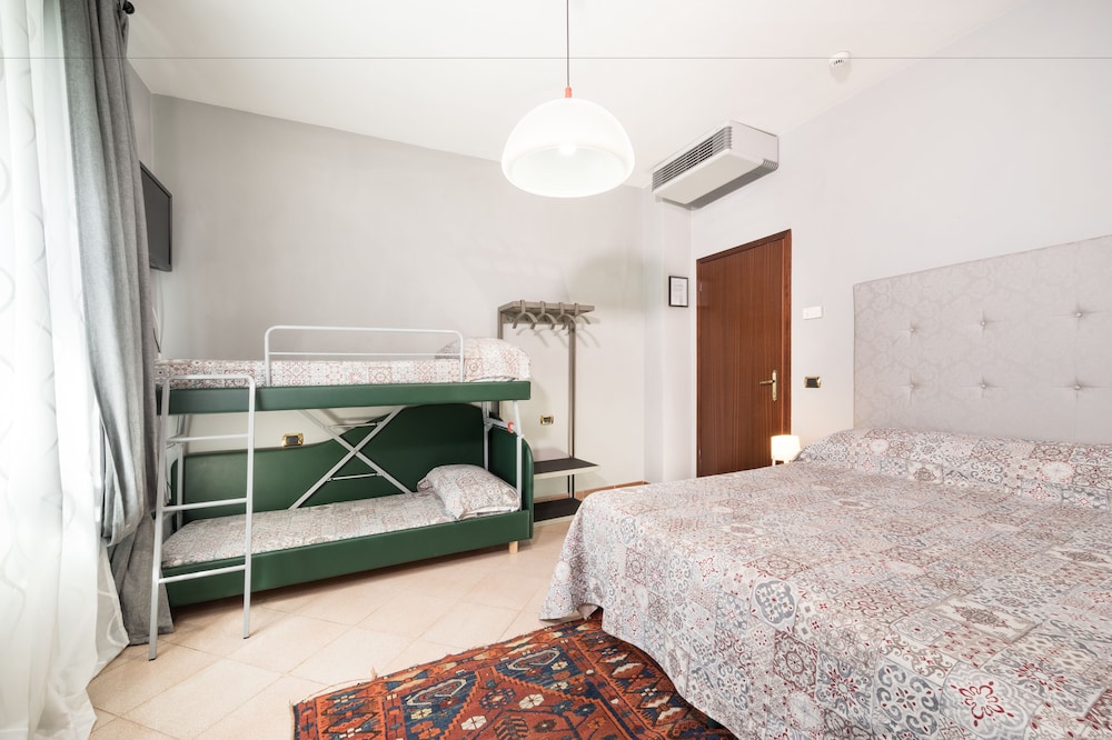 Hotel Bernardino 16/62