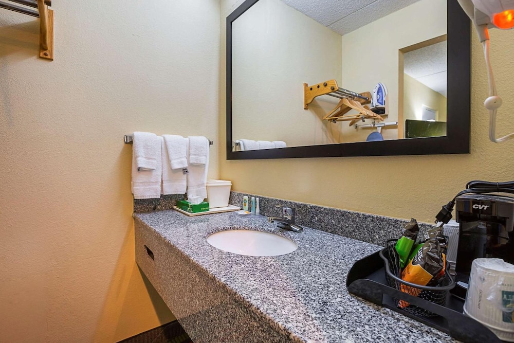 Motel6 Knoxville, TN - East 42/50