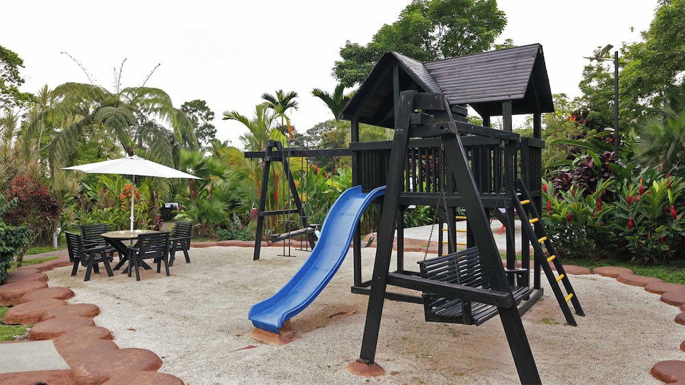 VOLCANO LODGE AND SPRINGS 35/68