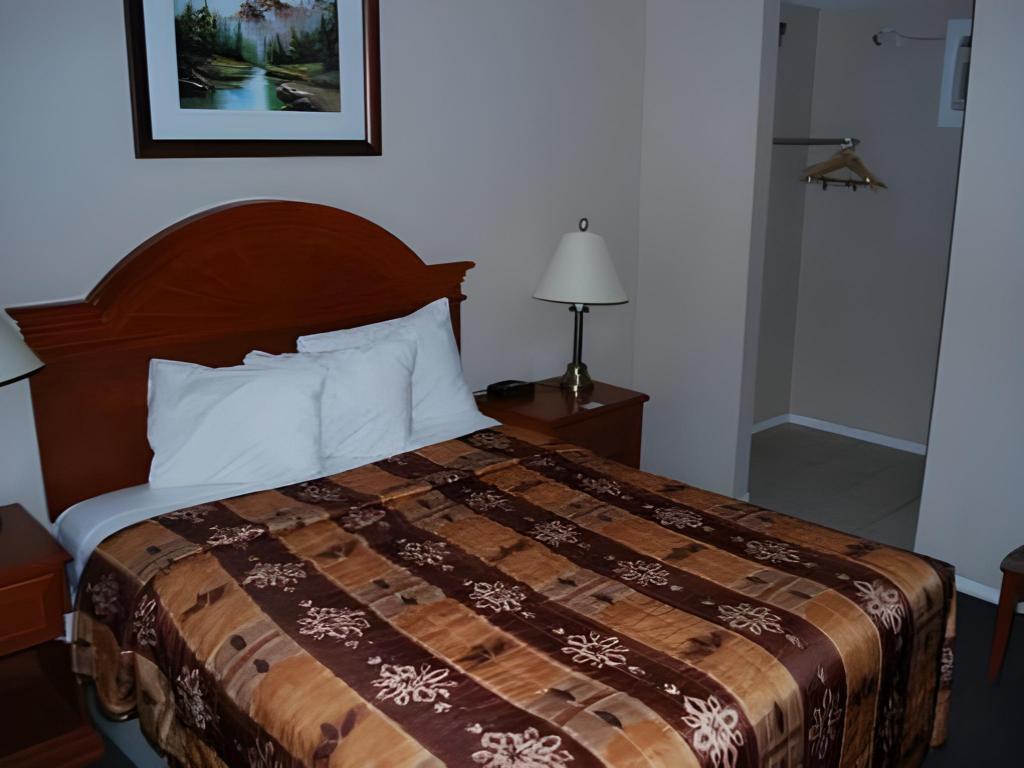 Upgrade, Queen Bed، Econo Lodge Inn & Suites Drumheller 4/4