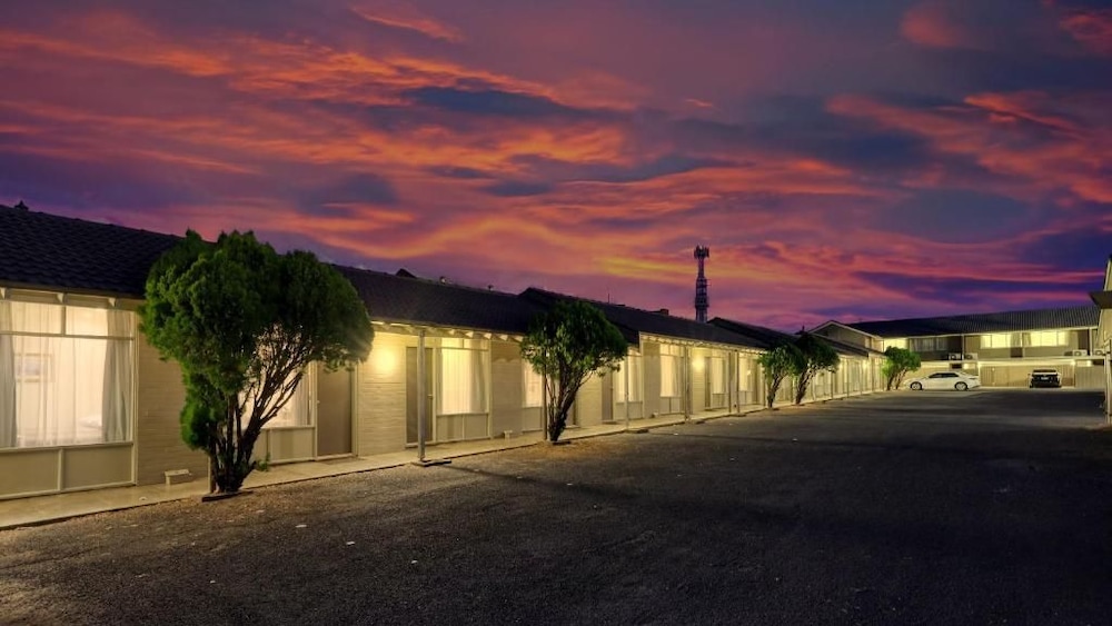 Coachman Hotel Motel 43/47