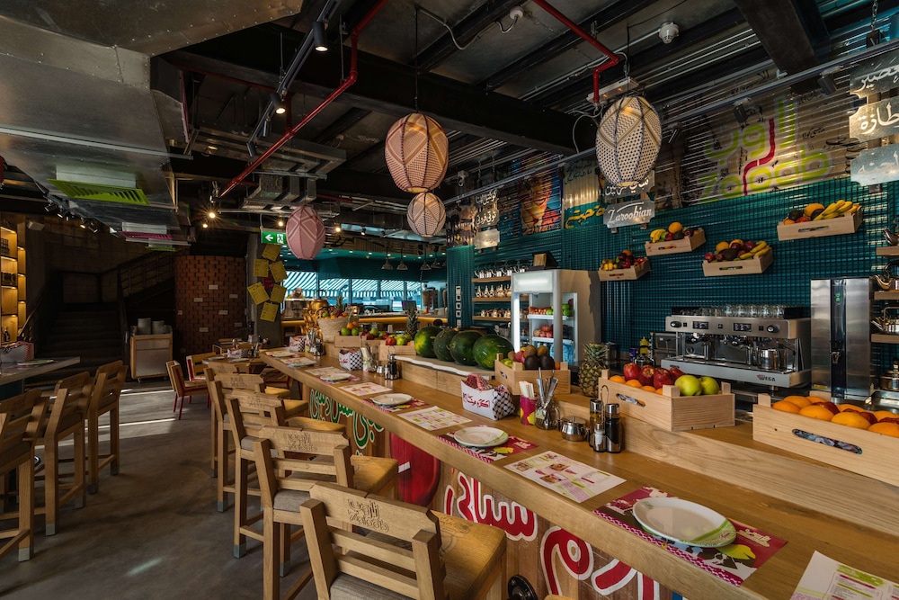 restaurant cafeteria