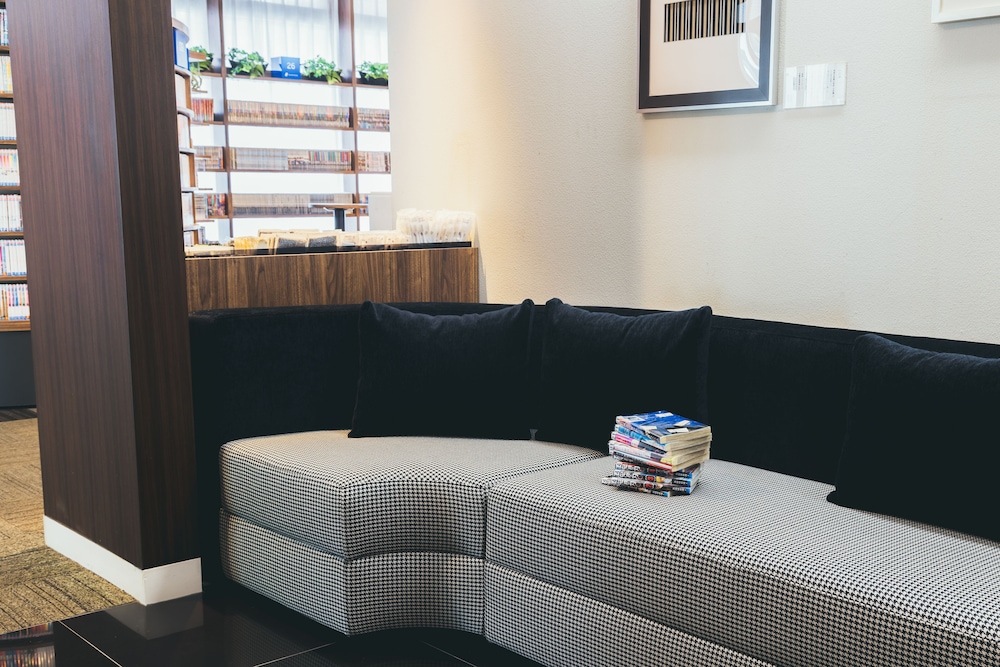 Quintessa Hotel Kokura Comic & Books 34/50