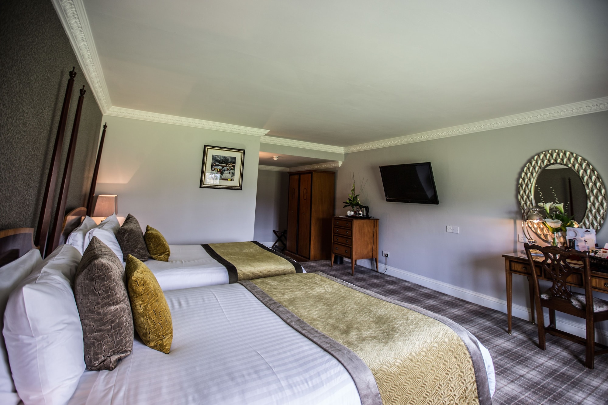 DELUXE, TWIN BEDS