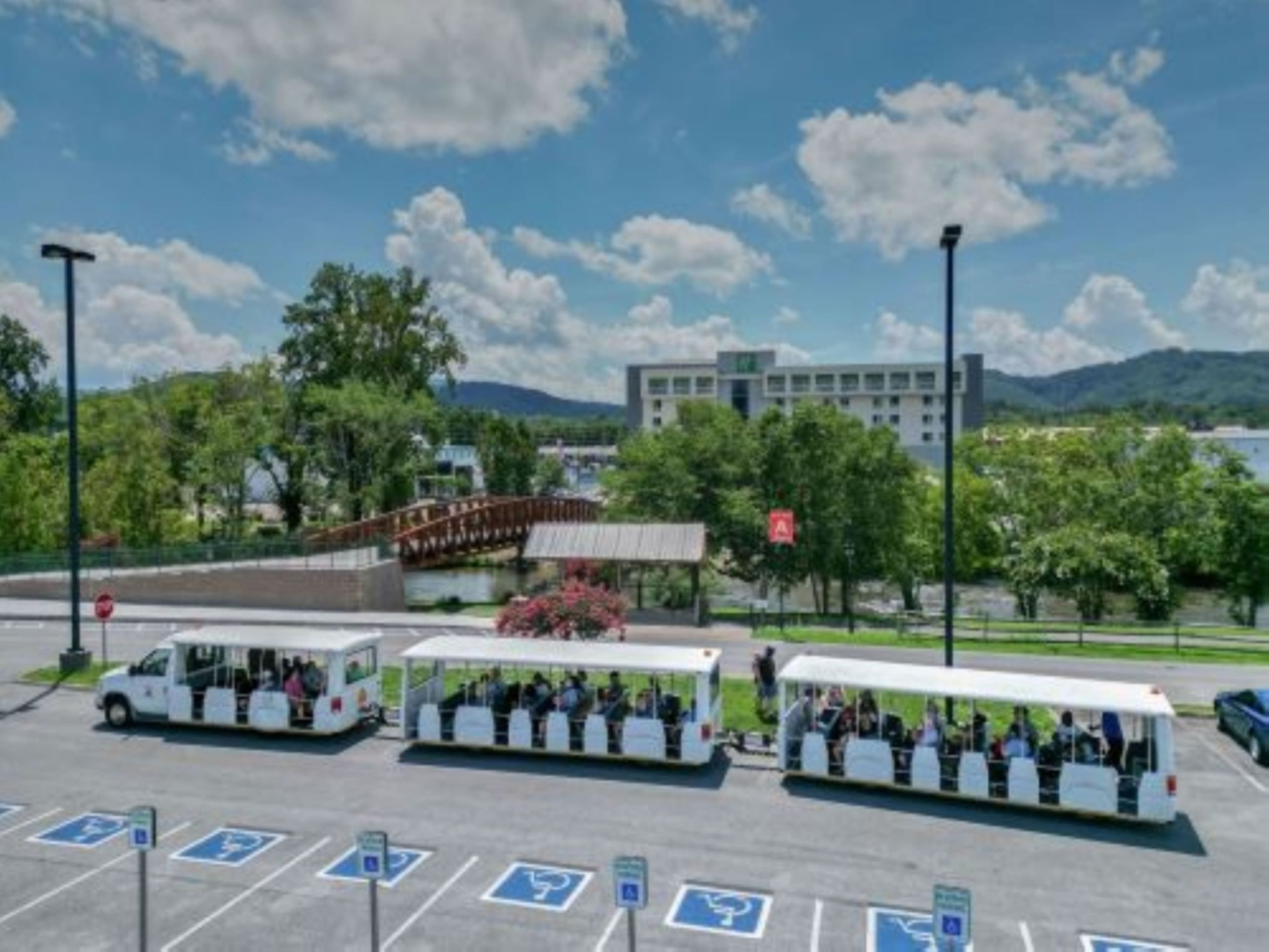 Holiday Inn & Suites Pigeon Forge Convention Center (ex Econo Lodge Hotel) 26/30